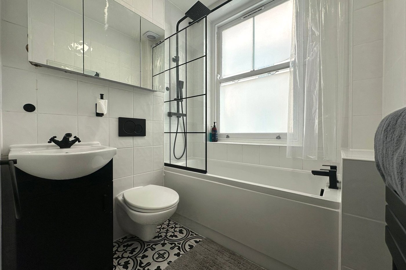 2 bedroom property for sale in Northfleet | Robinson Michael & Jackson