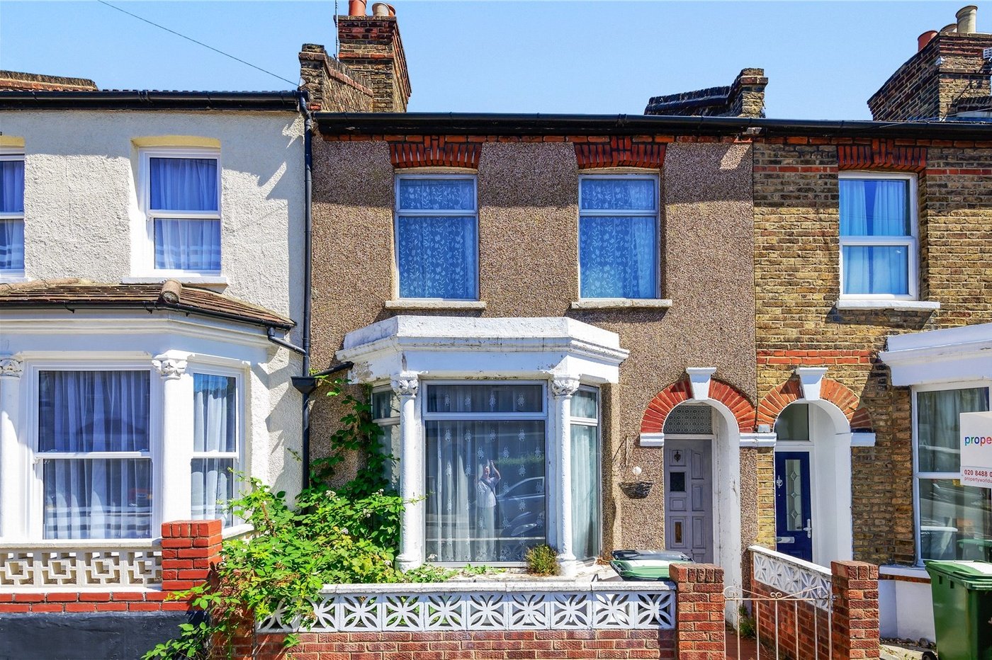 3 bedroom house for sale in London | Robinson Jackson