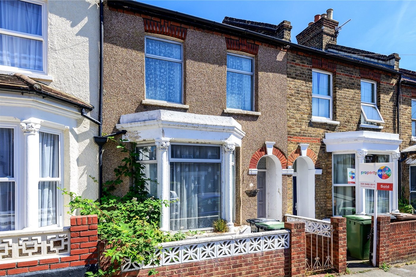3 bedroom house for sale in London | Robinson Jackson