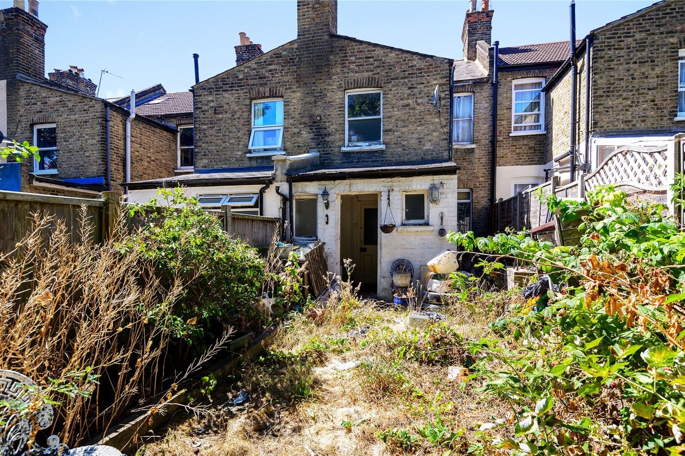 3 bedroom house for sale in London | Robinson Jackson