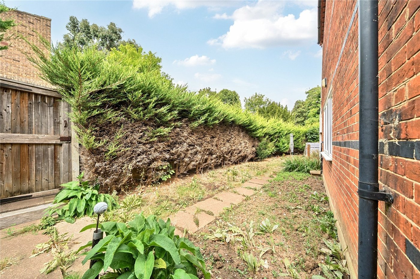 3 bedroom house for sale in London | Robinson Jackson