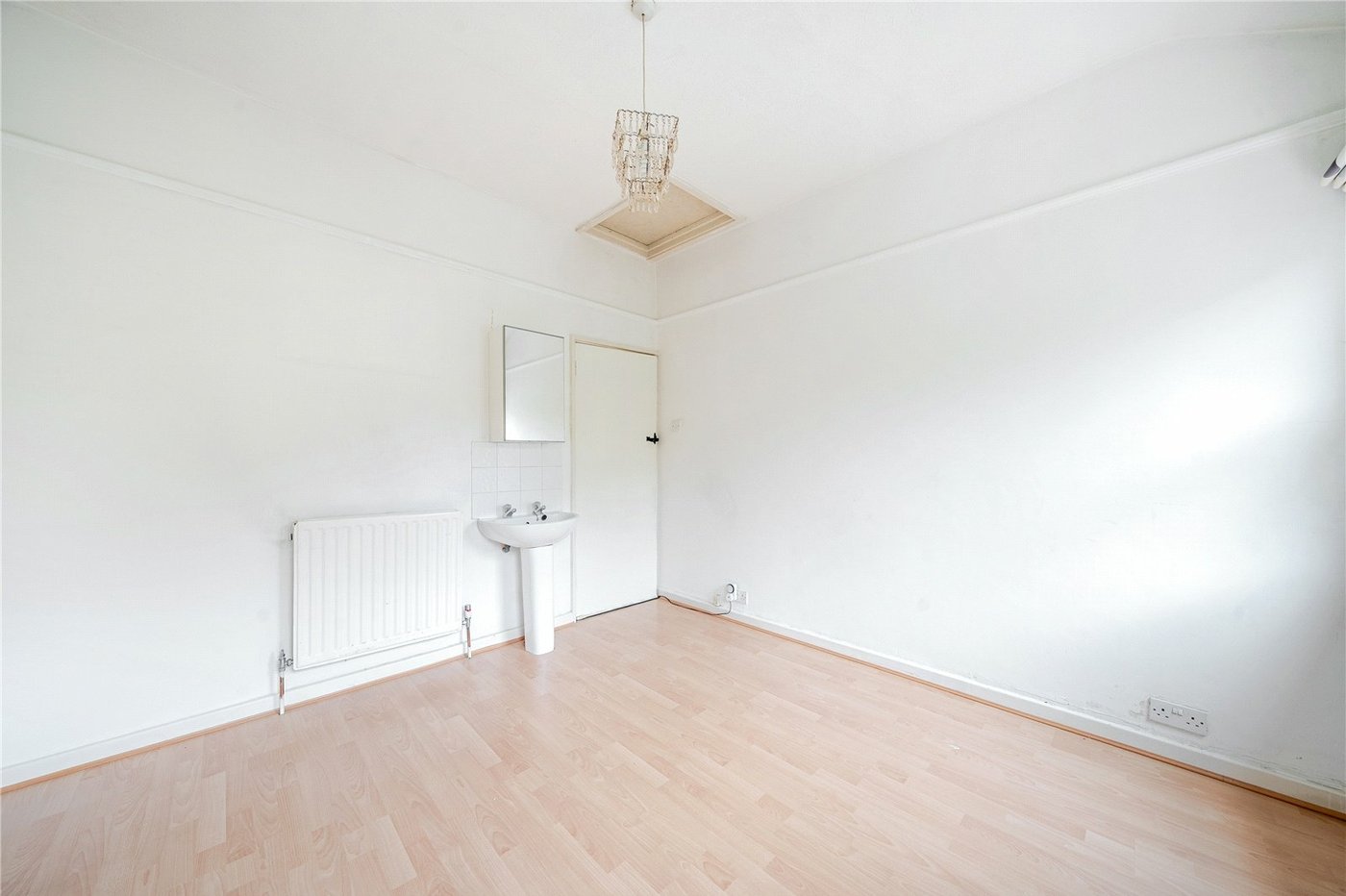 3 bedroom house for sale in London | Robinson Jackson