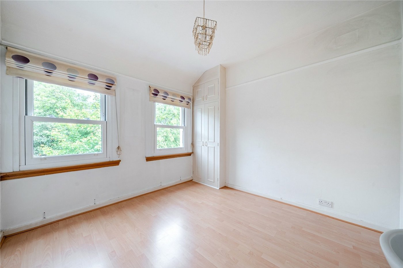 3 bedroom house for sale in London | Robinson Jackson