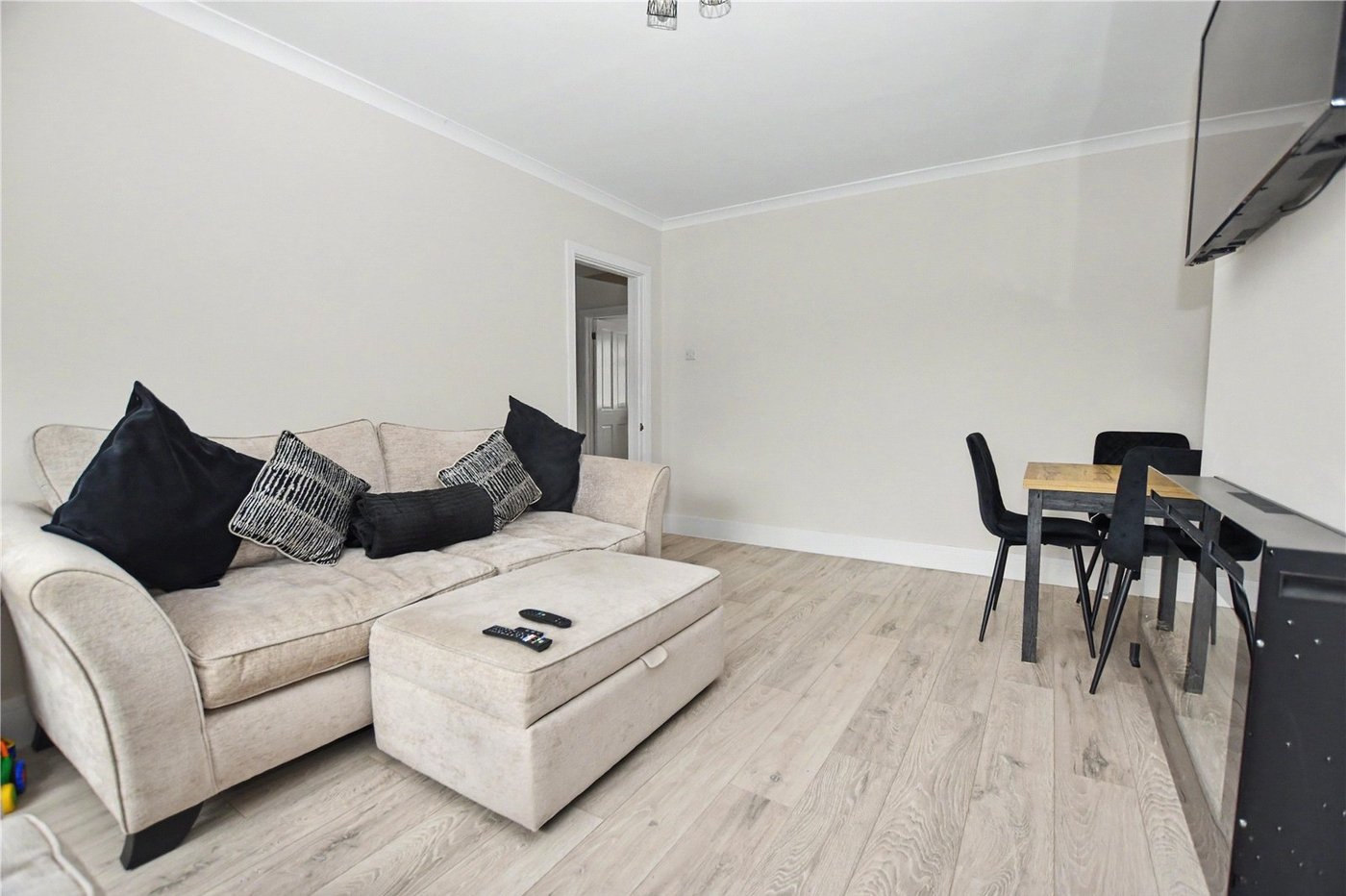 2 bedroom property for sale in Dartford | Robinson Jackson