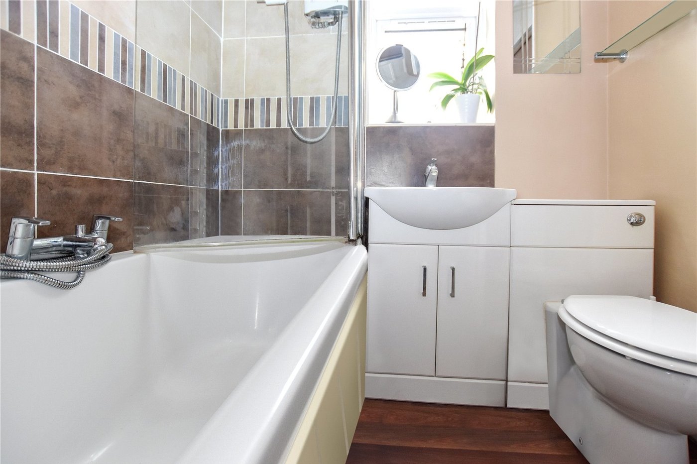 2 bedroom property for sale in Dartford | Robinson Jackson