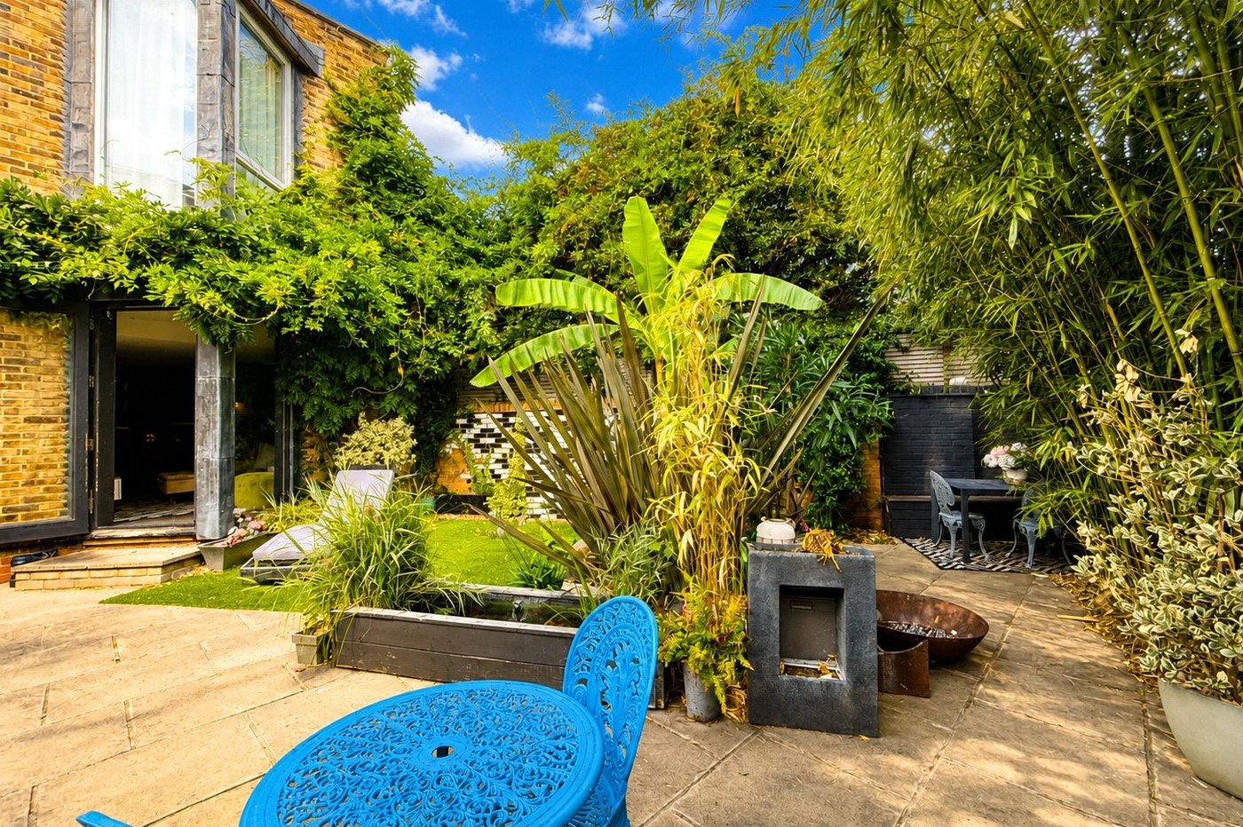 2 bedroom property for sale in London | Robinson Jackson