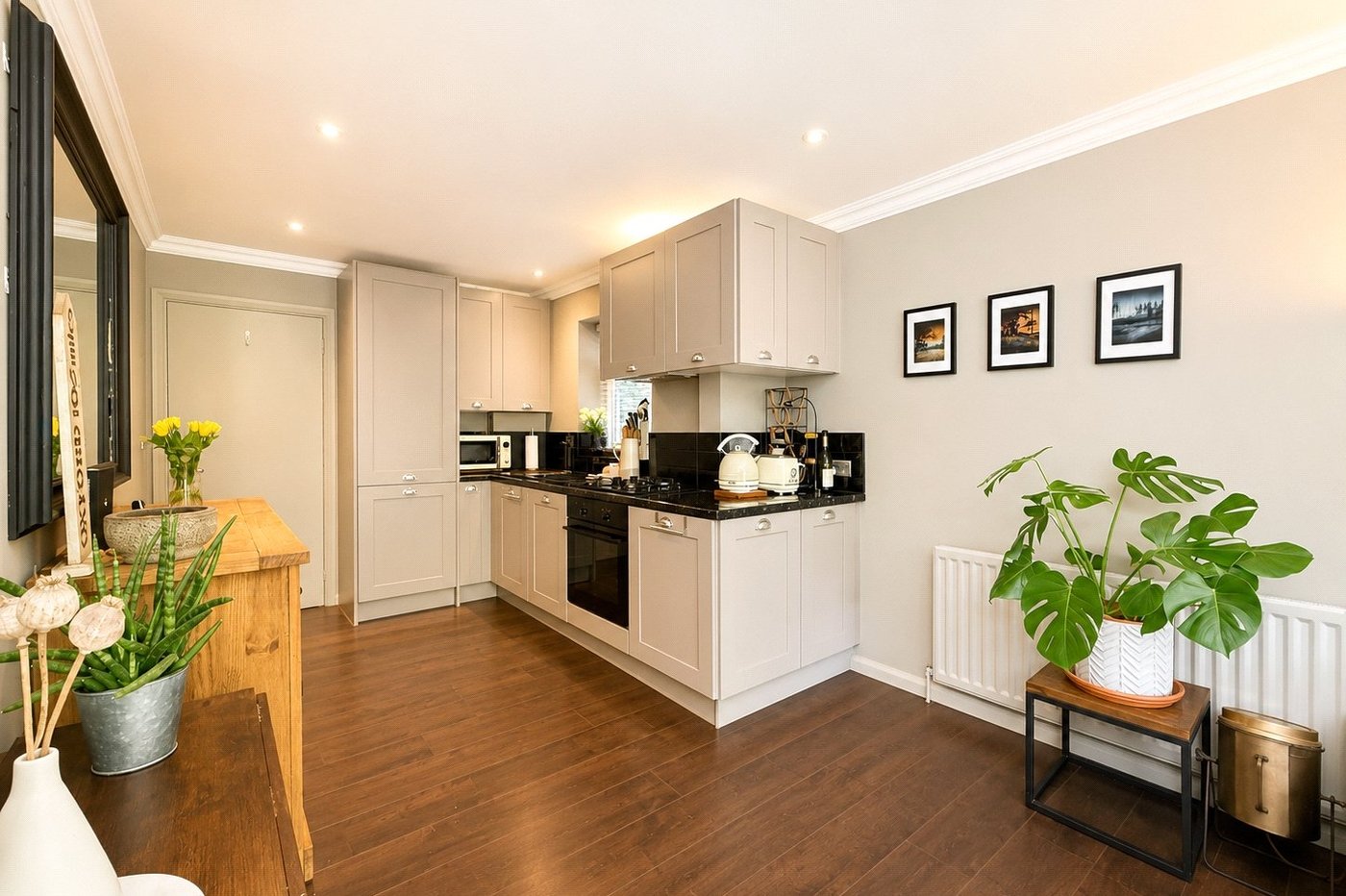 2 bedroom property for sale in London | Robinson Jackson
