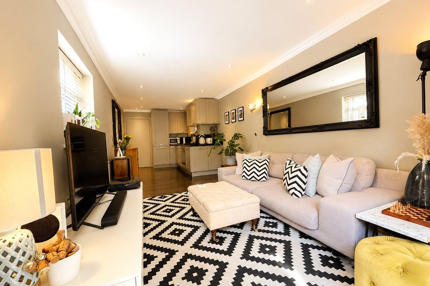 2 bedroom property for sale in London | Robinson Jackson