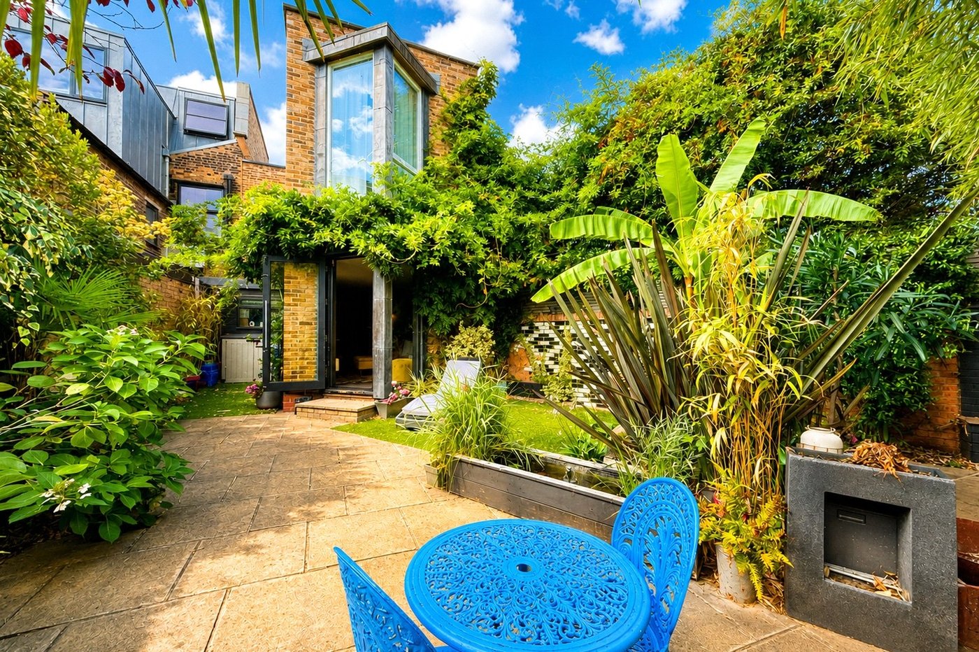 2 bedroom property for sale in London | Robinson Jackson