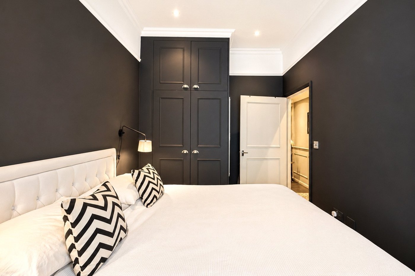 2 bedroom property for sale in London | Robinson Jackson