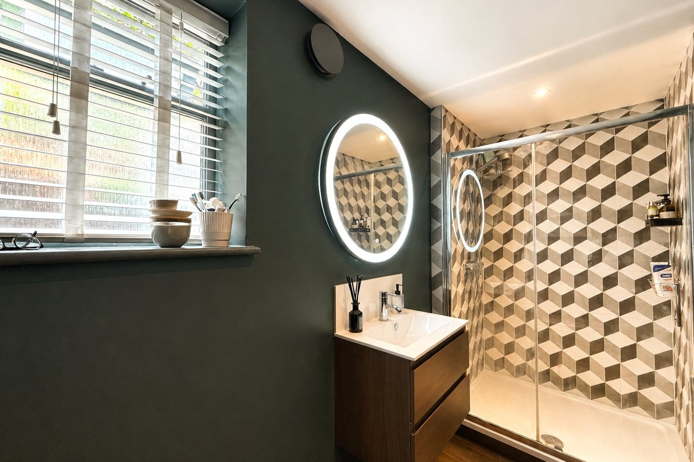 2 bedroom property for sale in London | Robinson Jackson