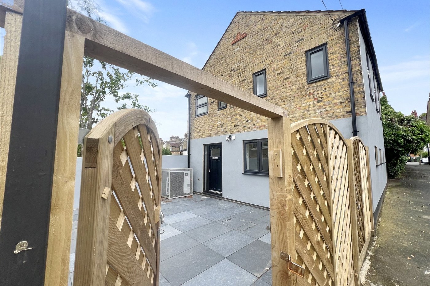 2 bedroom house for sale in Plumstead Common | Robinson Jackson