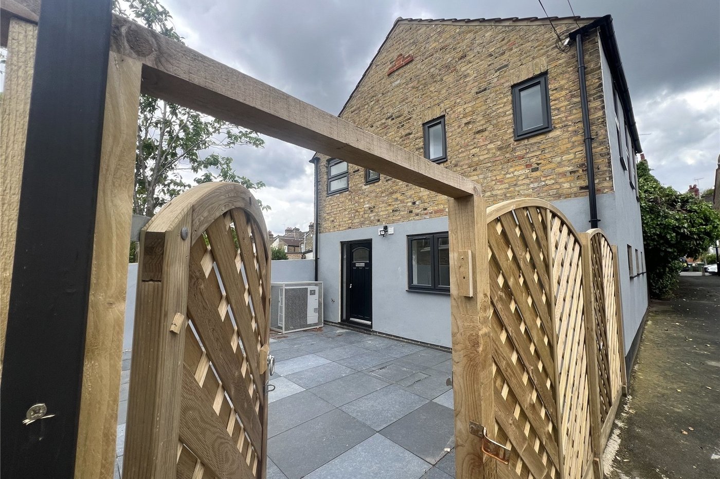 2 bedroom house for sale in Plumstead Common | Robinson Jackson