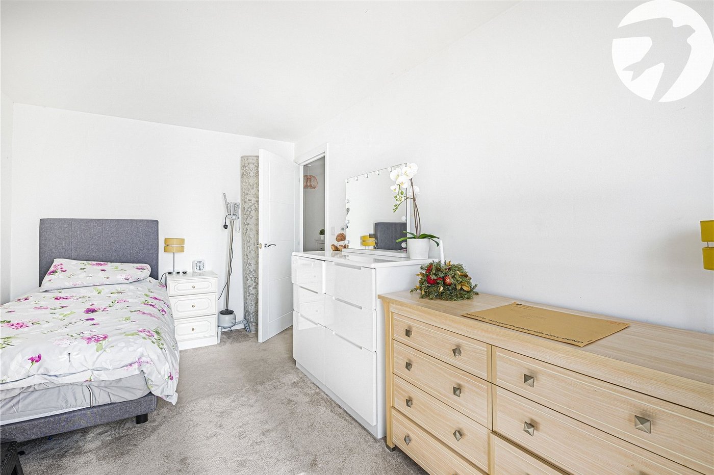 1 bedroom property for sale in Castle Hill | Robinson Jackson