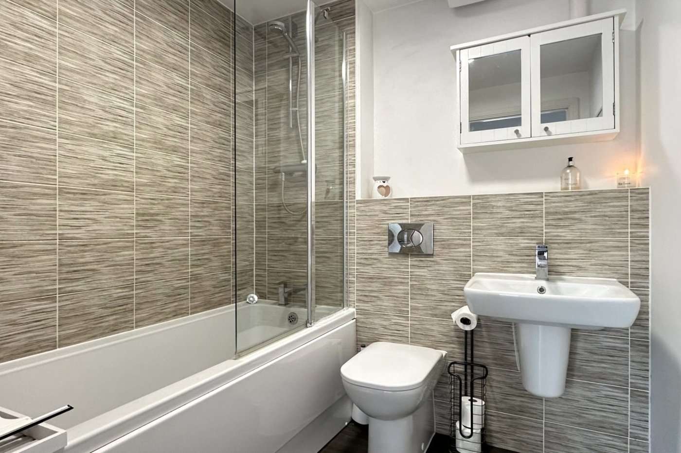 2 bedroom property for sale in Castle Hill | Robinson Jackson