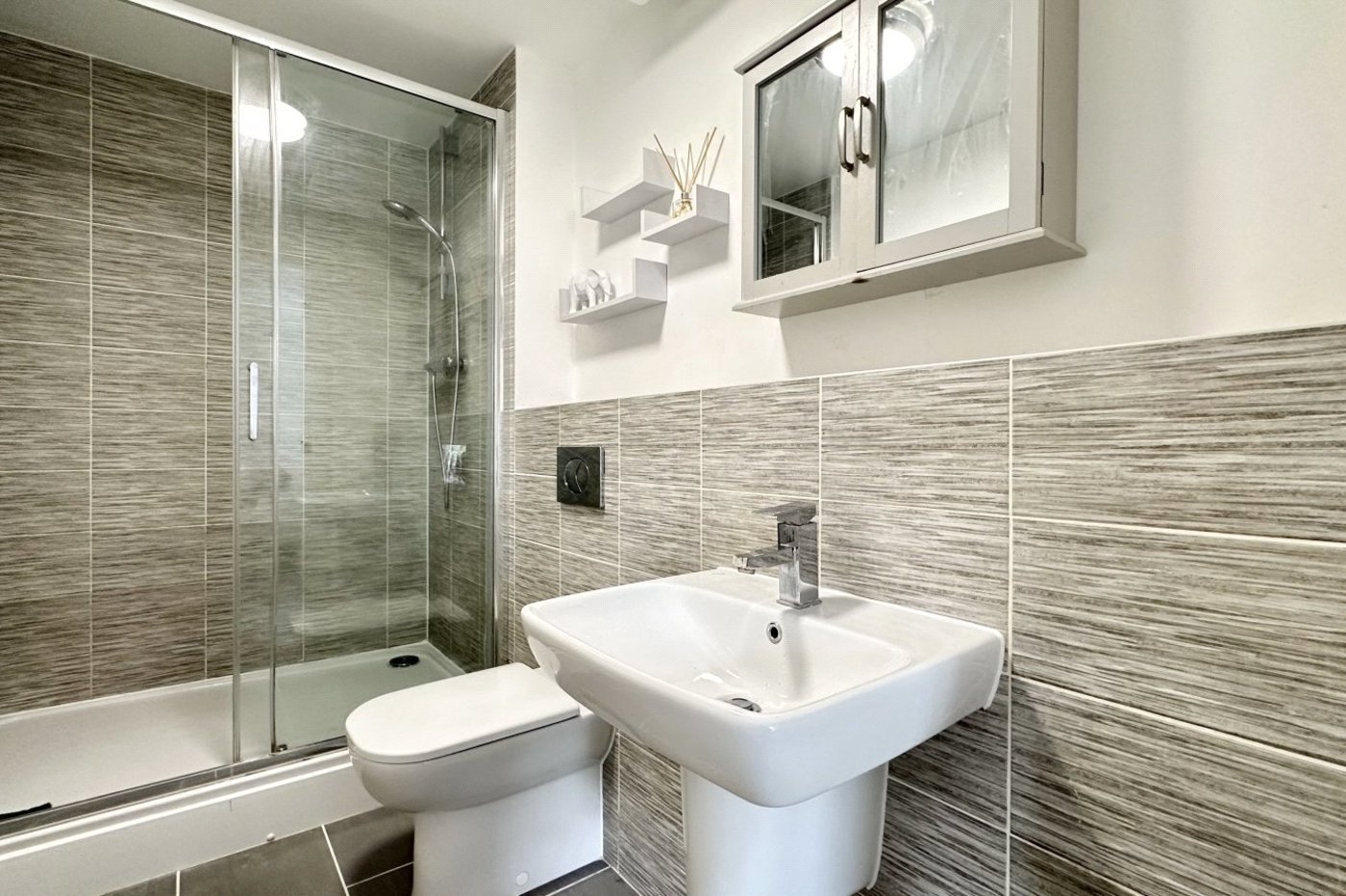 2 bedroom property for sale in Castle Hill | Robinson Jackson