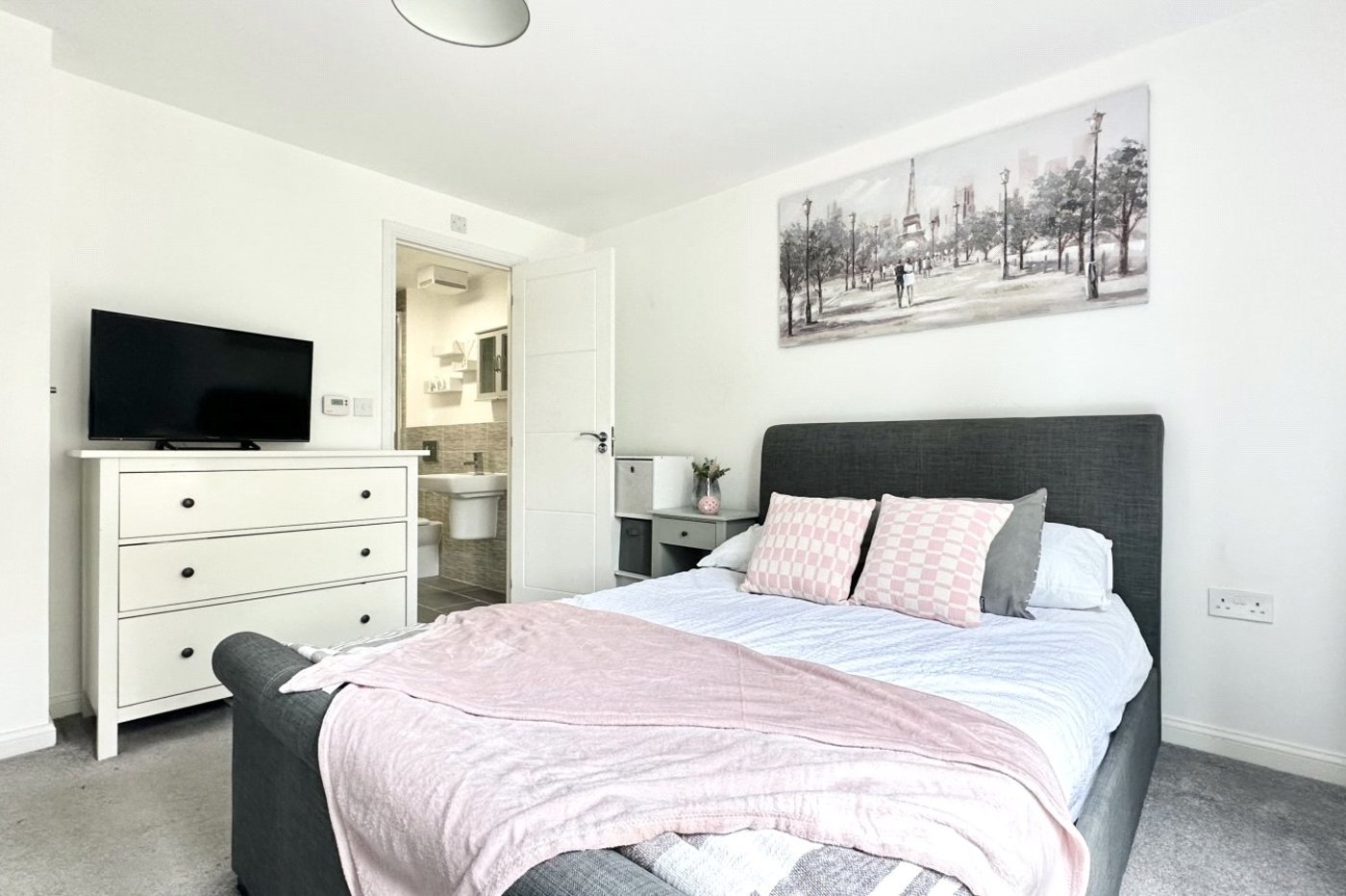 2 bedroom property for sale in Castle Hill | Robinson Jackson