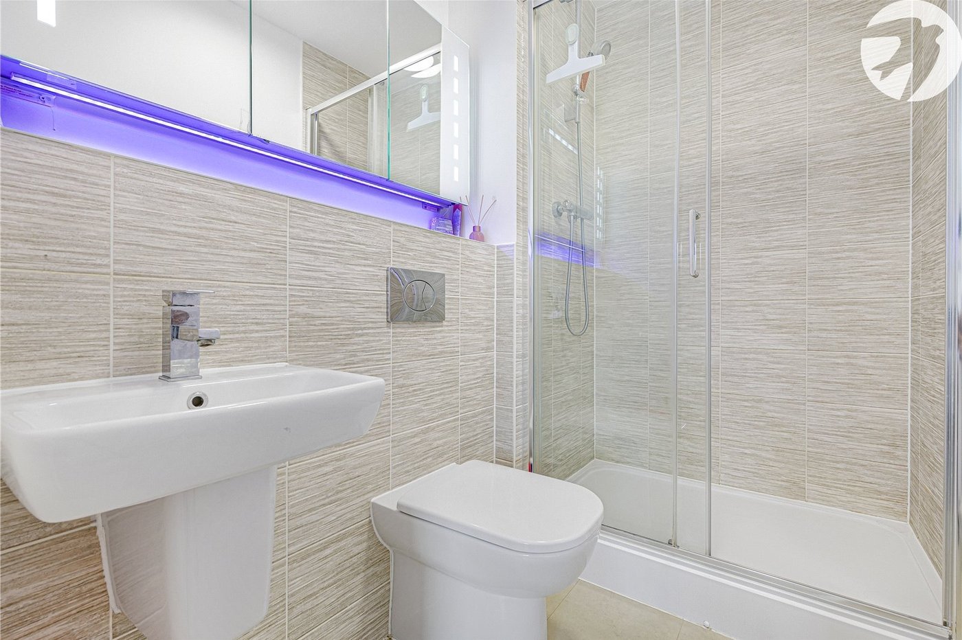 2 bedroom property for sale in Castle Hill | Robinson Jackson