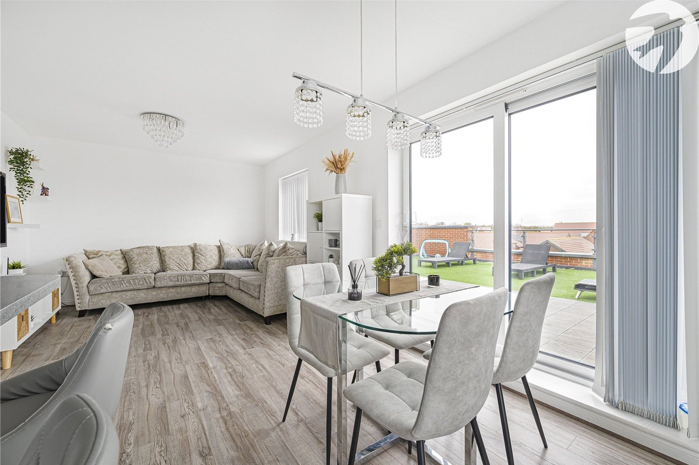 2 bedroom property for sale in Castle Hill | Robinson Jackson