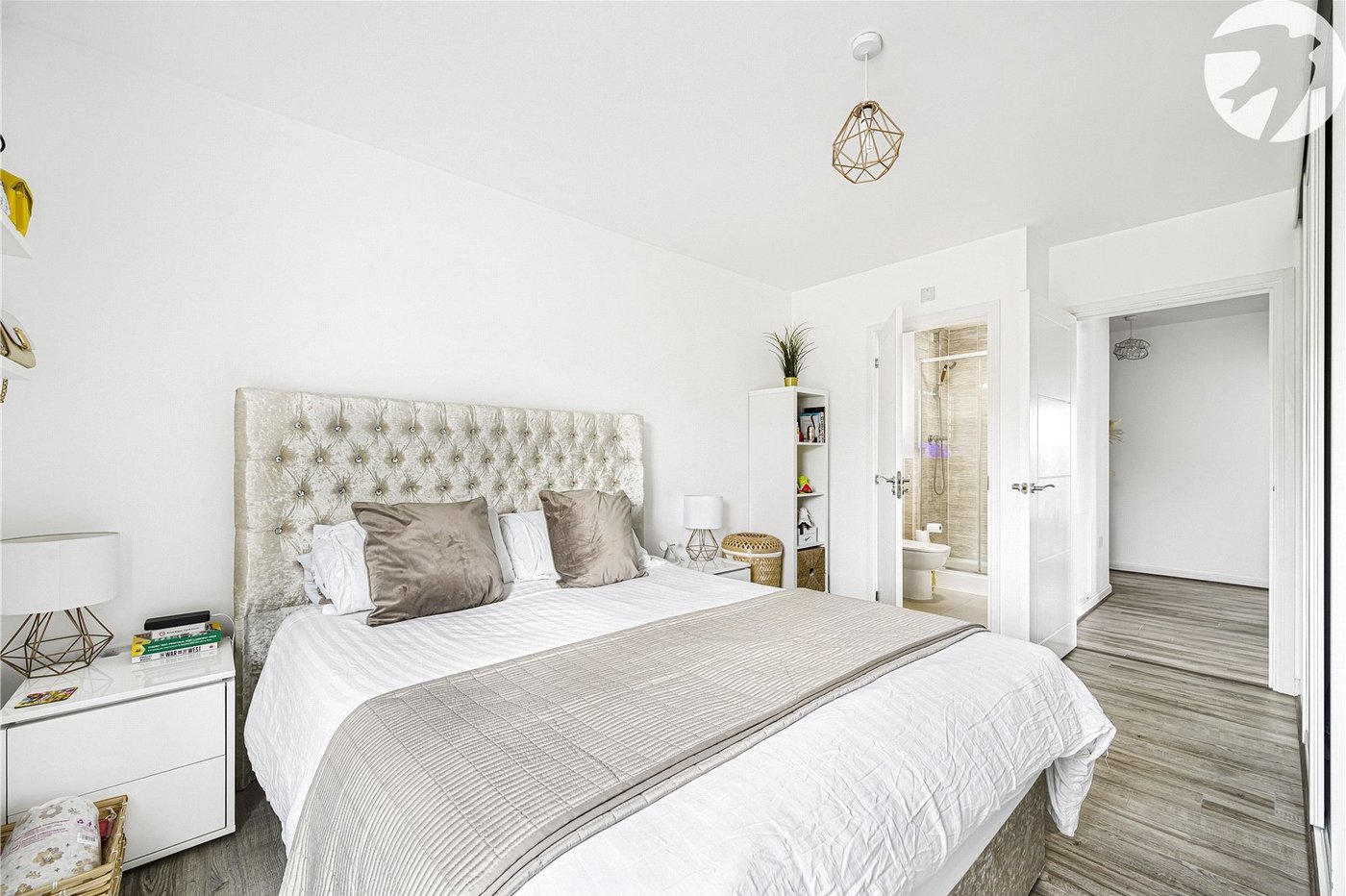 2 bedroom property for sale in Castle Hill | Robinson Jackson