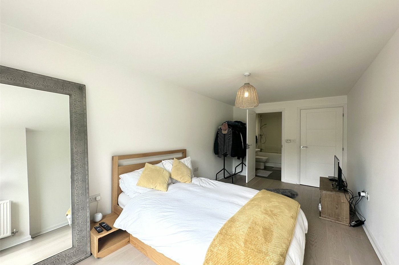 1 bedroom property for sale in Castle Hill | Robinson Jackson