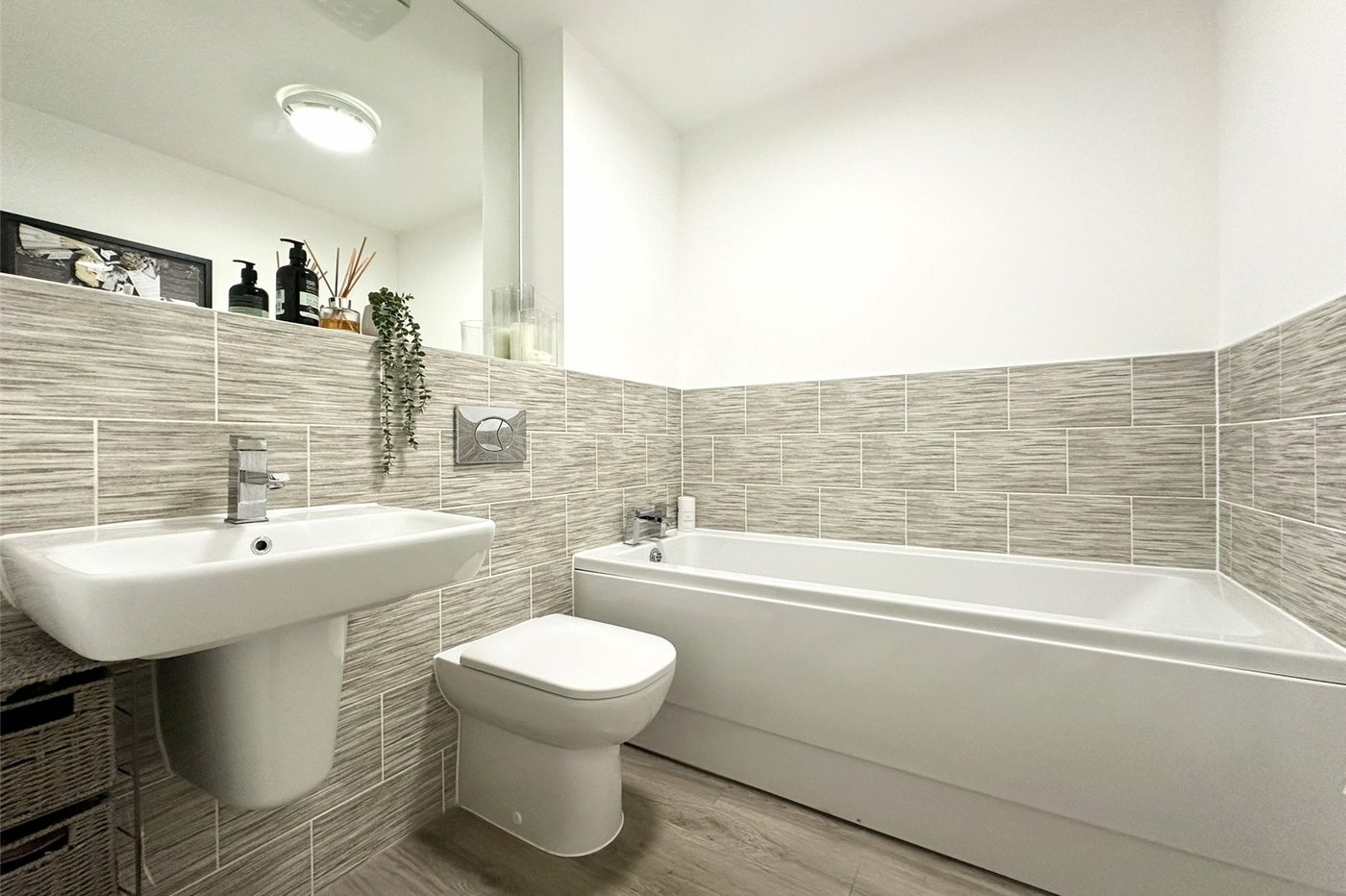 2 bedroom property for sale in Castle Hill | Robinson Jackson