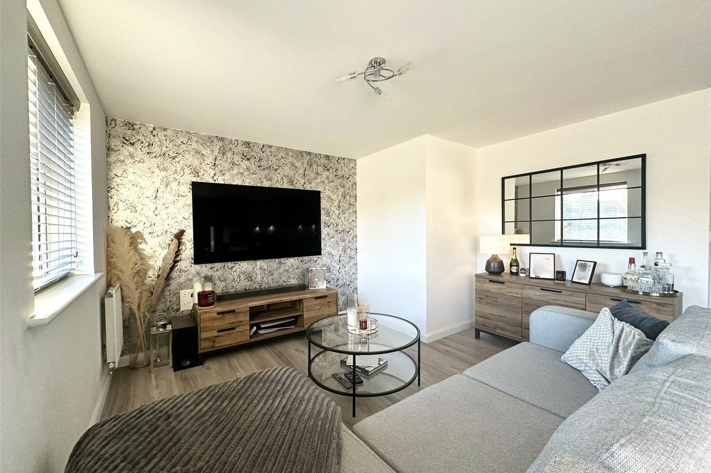 2 bedroom property for sale in Castle Hill | Robinson Jackson