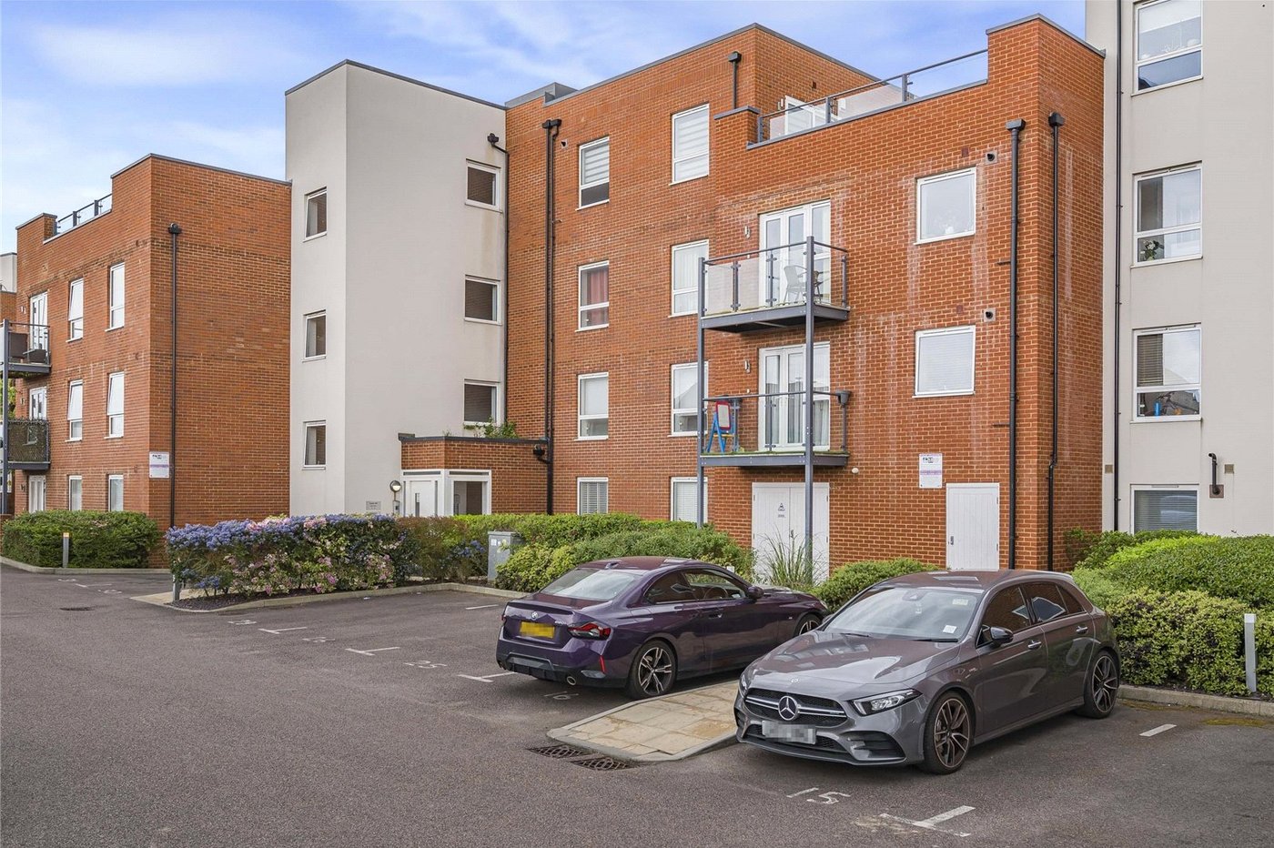 2 bedroom property for sale in Castle Hill | Robinson Jackson