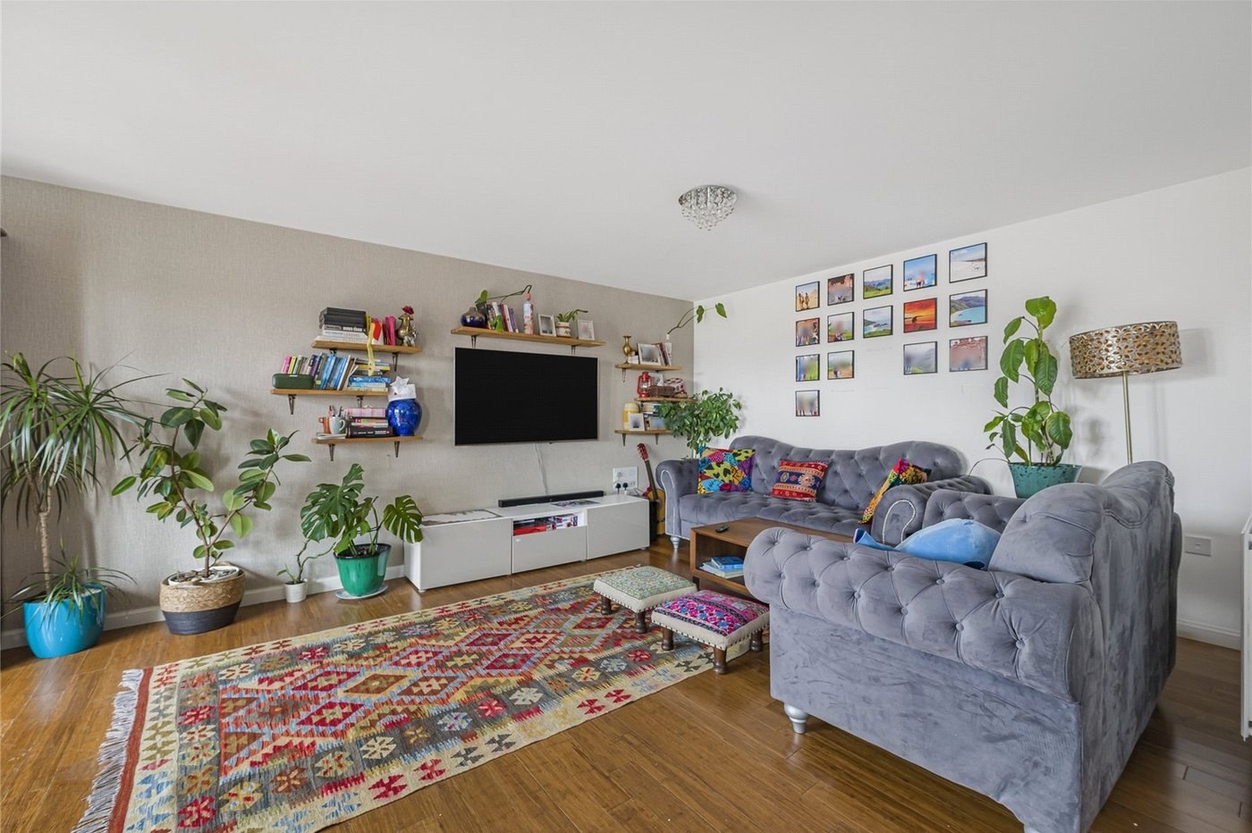 2 bedroom property for sale in Castle Hill | Robinson Jackson