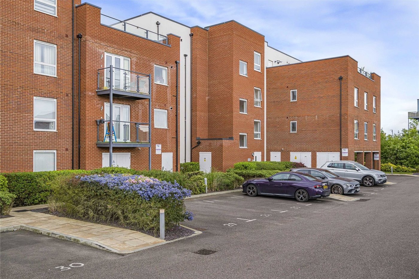 2 bedroom property for sale in Castle Hill | Robinson Jackson