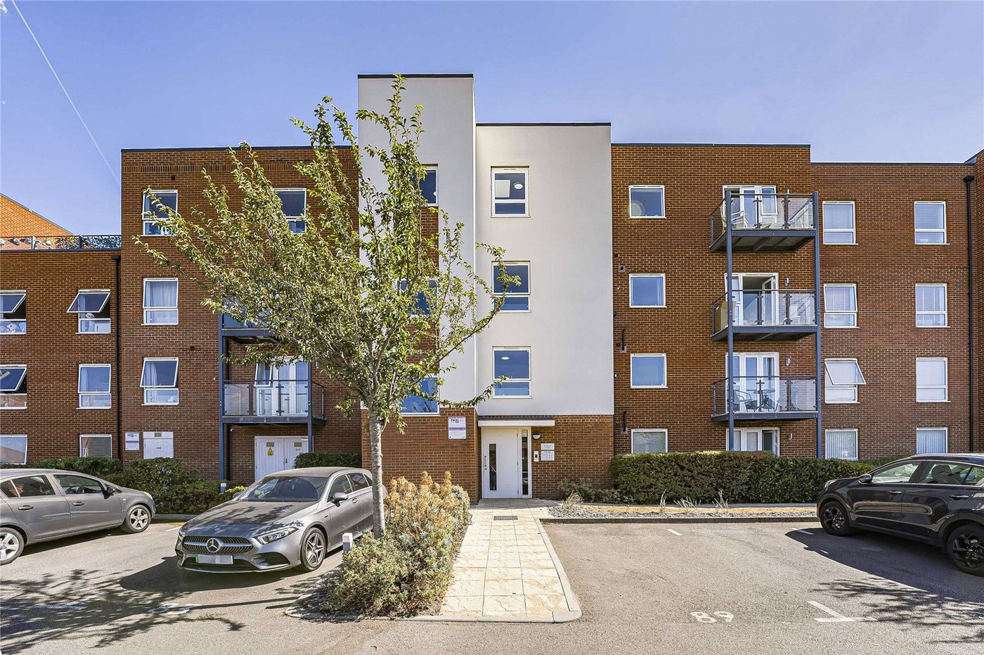 1 bedroom property for sale in Castle Hill | Robinson Jackson