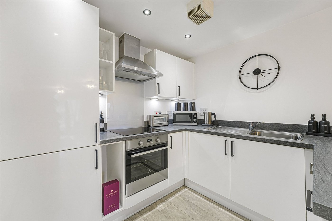 1 bedroom property for sale in Castle Hill | Robinson Jackson