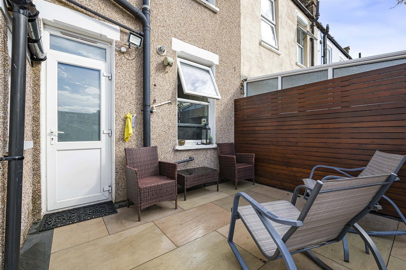 2 bedroom house for sale in Welling | Robinson Jackson