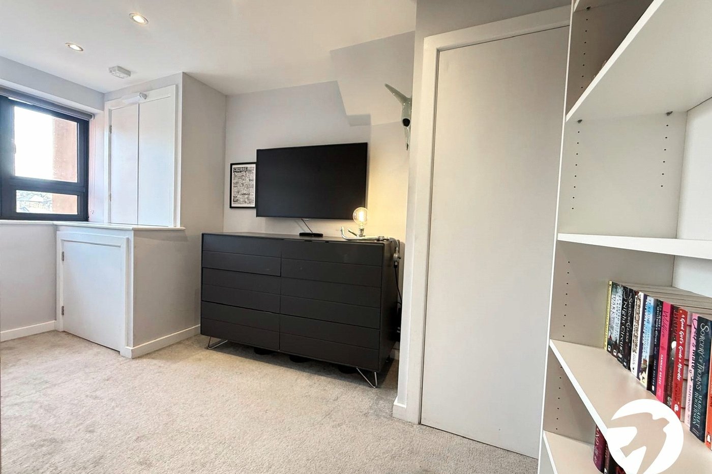 2 bedroom property for sale in London | Robinson Jackson