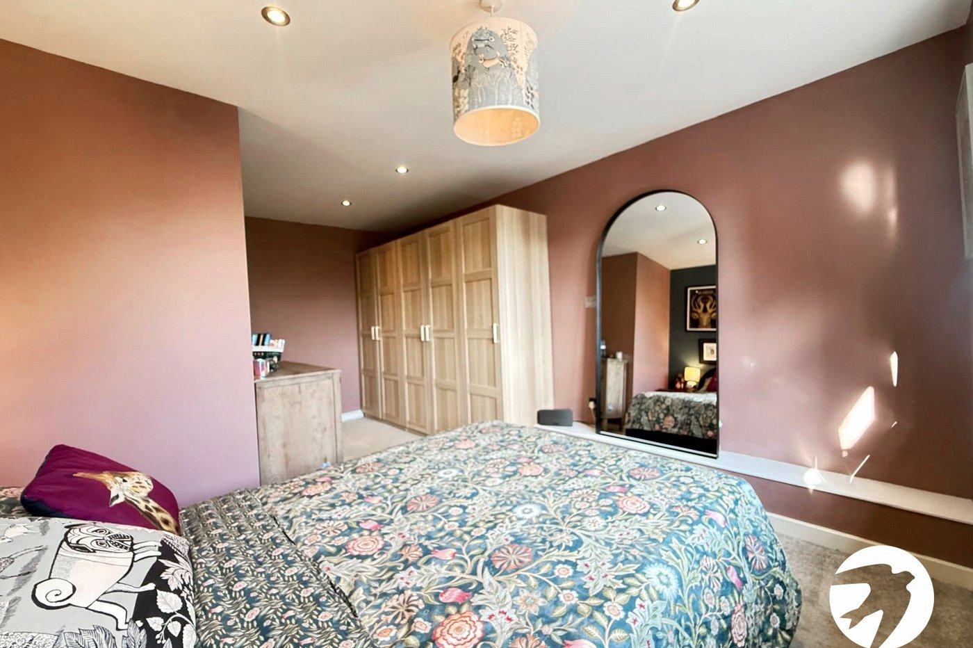 2 bedroom property for sale in London | Robinson Jackson