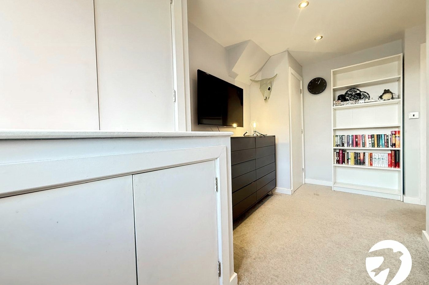 2 bedroom property for sale in London | Robinson Jackson