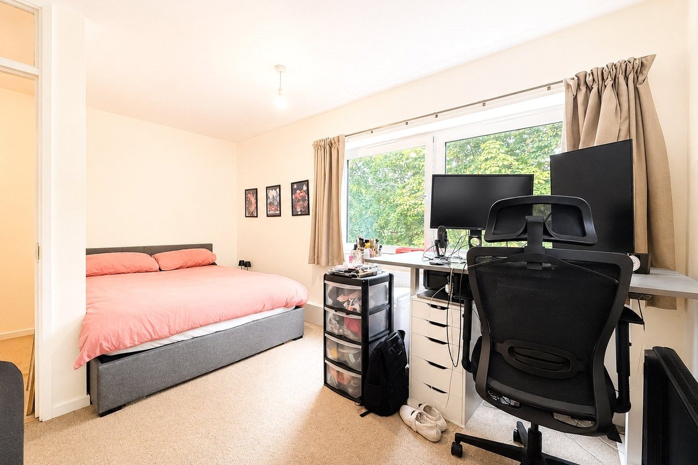 2 bedroom property for sale in London | Robinson Jackson