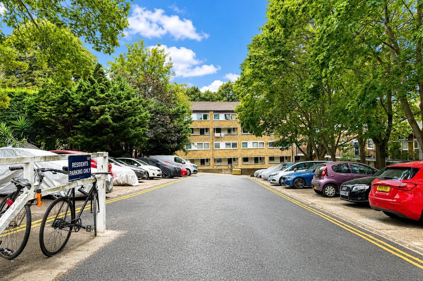 2 bedroom property for sale in London | Robinson Jackson