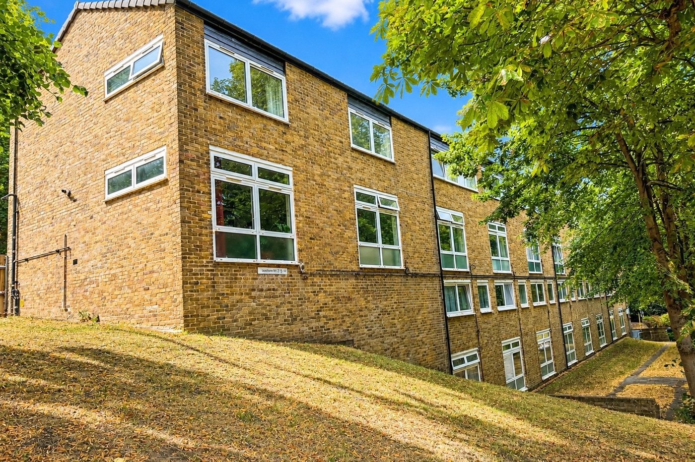 2 bedroom property for sale in London | Robinson Jackson