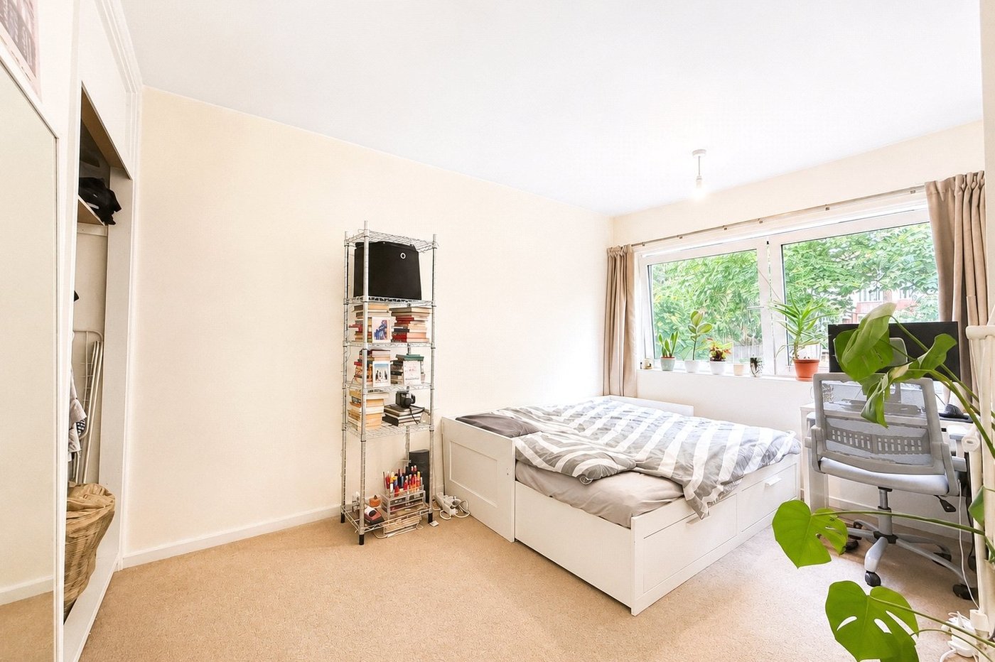 2 bedroom property for sale in London | Robinson Jackson