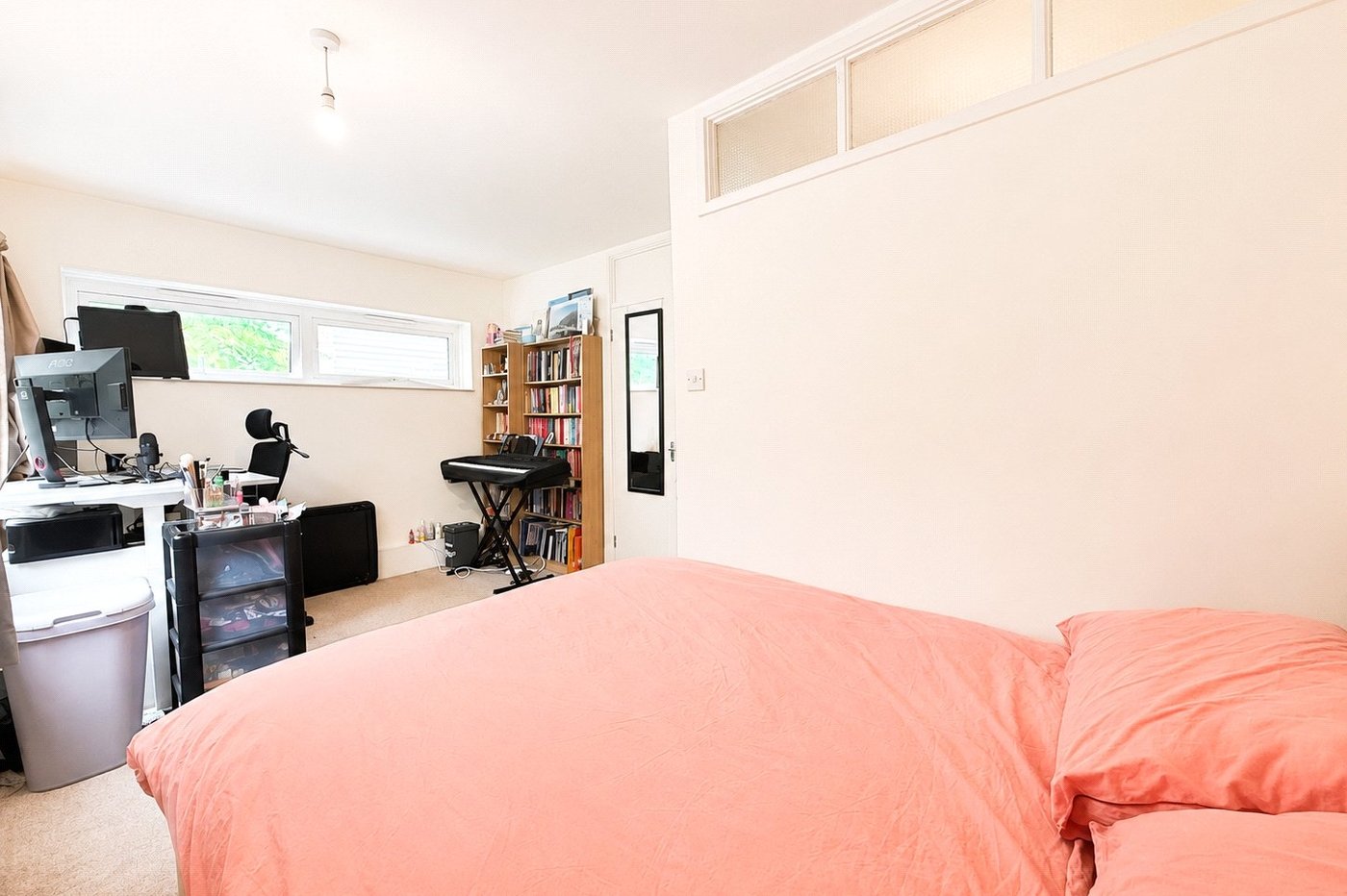 2 bedroom property for sale in London | Robinson Jackson