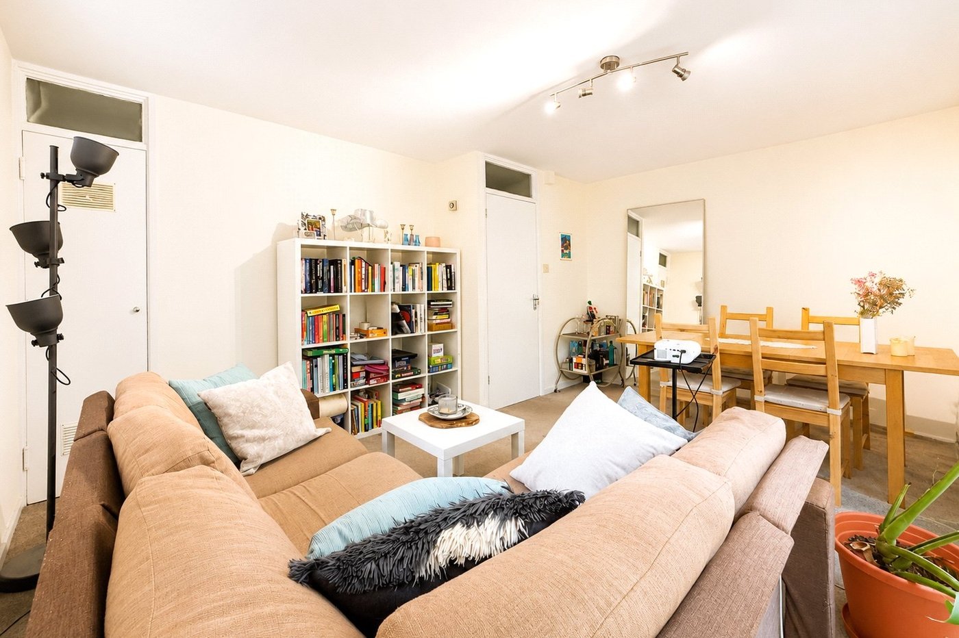 2 bedroom property for sale in London | Robinson Jackson