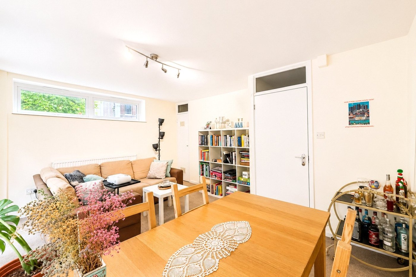 2 bedroom property for sale in London | Robinson Jackson