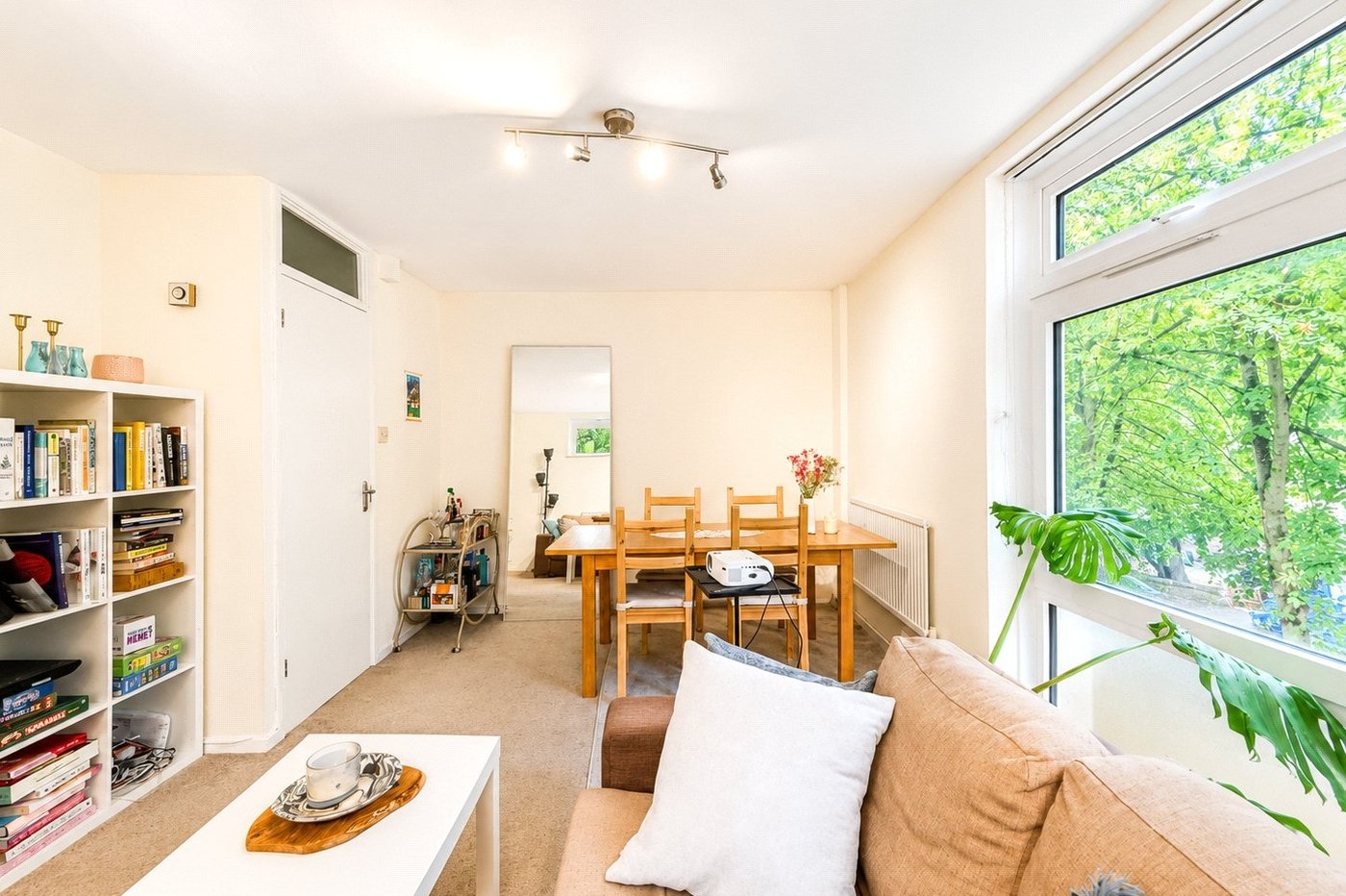 2 bedroom property for sale in London | Robinson Jackson