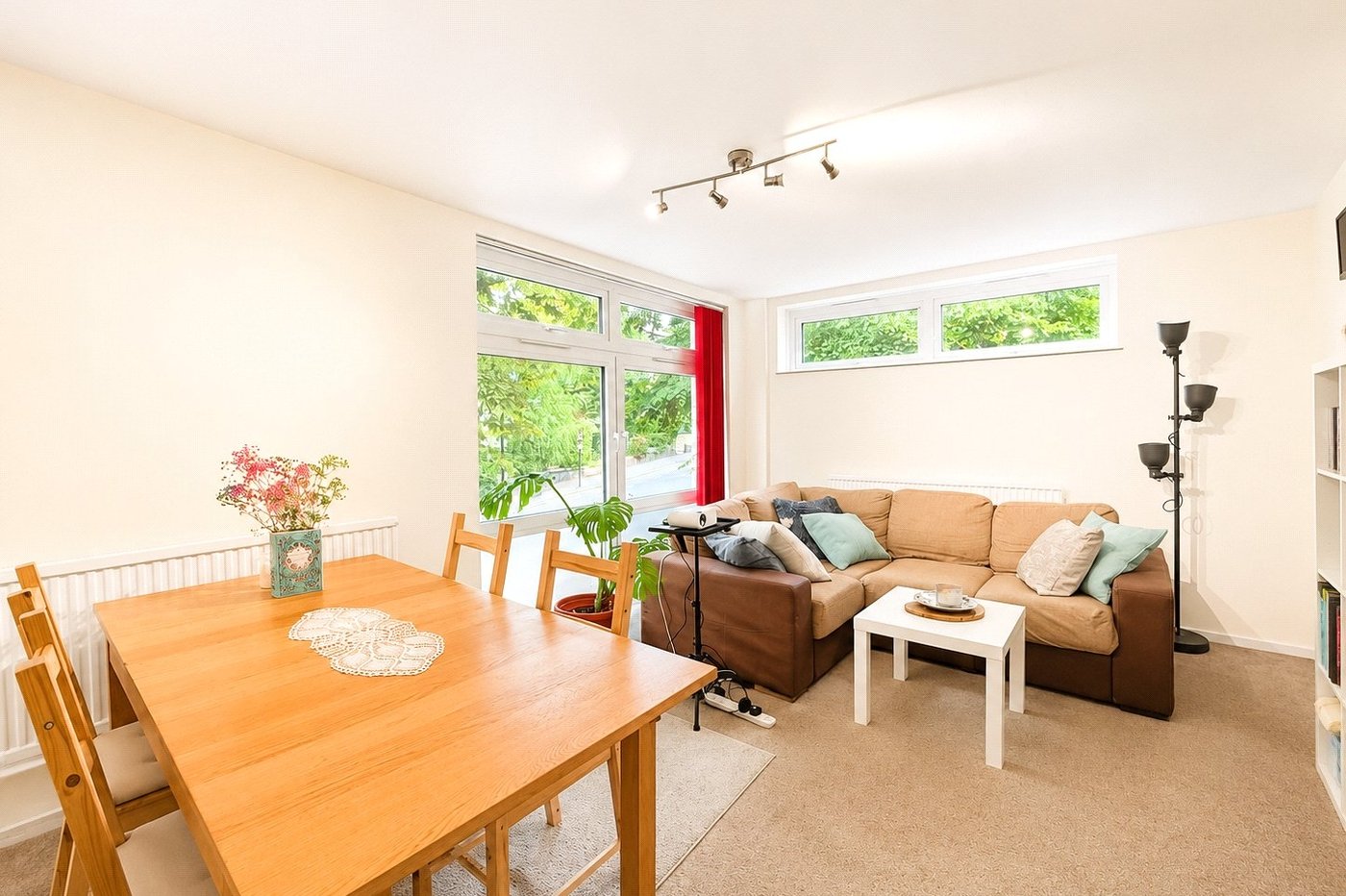 2 bedroom property for sale in London | Robinson Jackson
