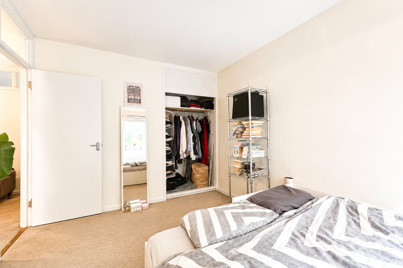 2 bedroom property for sale in London | Robinson Jackson