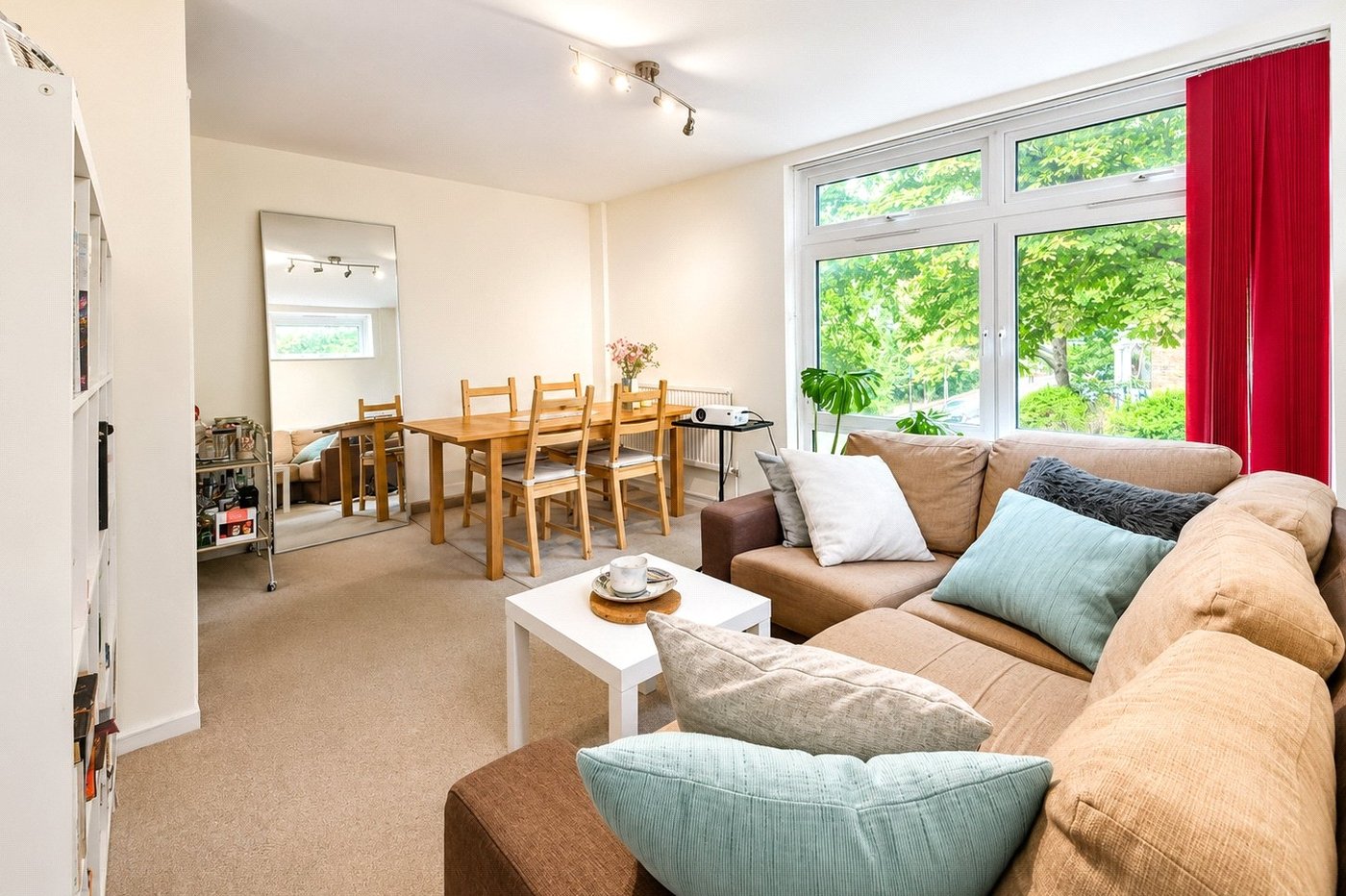 2 bedroom property for sale in London | Robinson Jackson