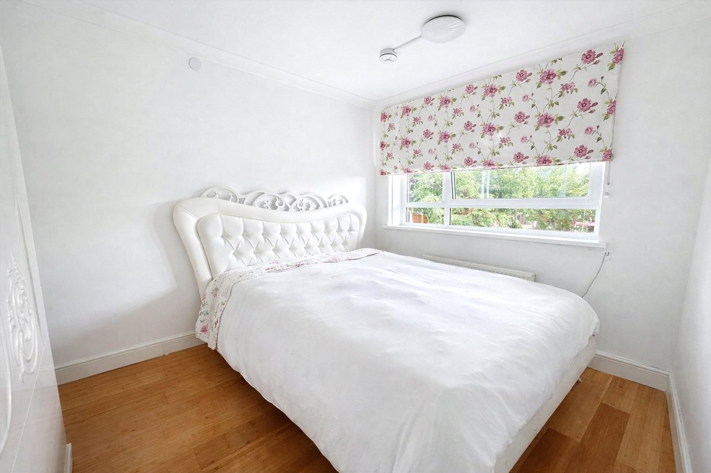 2 bedroom property to rent in London | Robinson Jackson