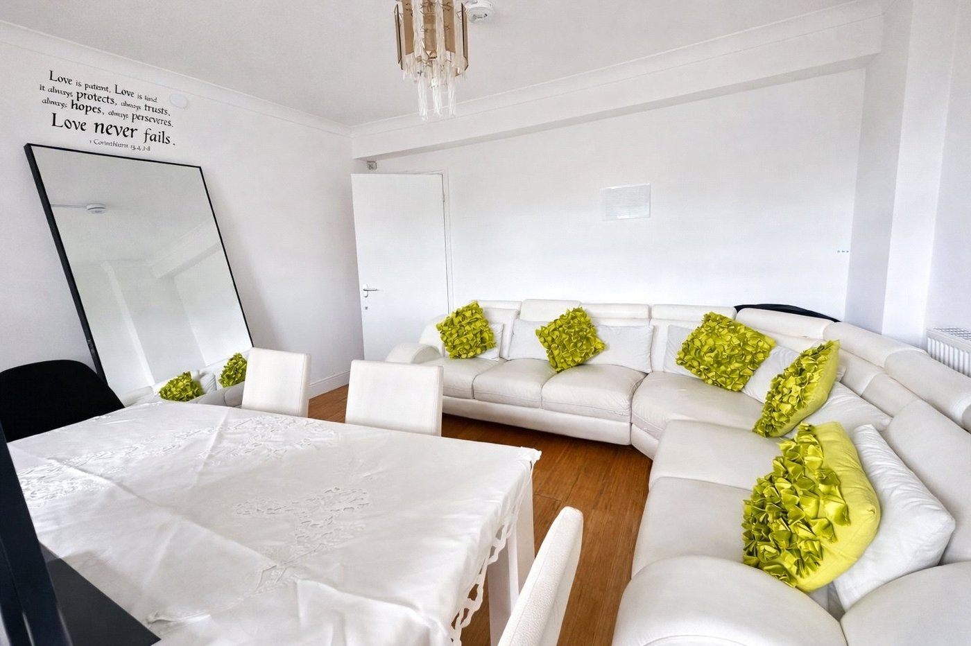 2 bedroom property to rent in London | Robinson Jackson