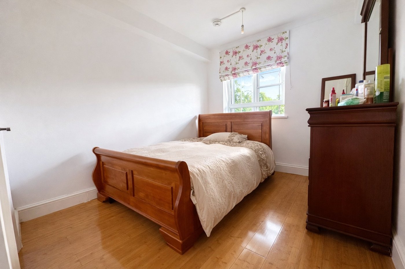 2 bedroom property to rent in London | Robinson Jackson